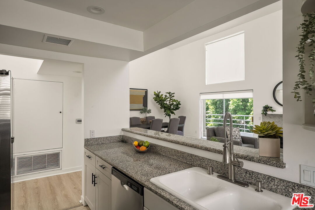 1617 S Beverly Glen Blvd Unit: 404