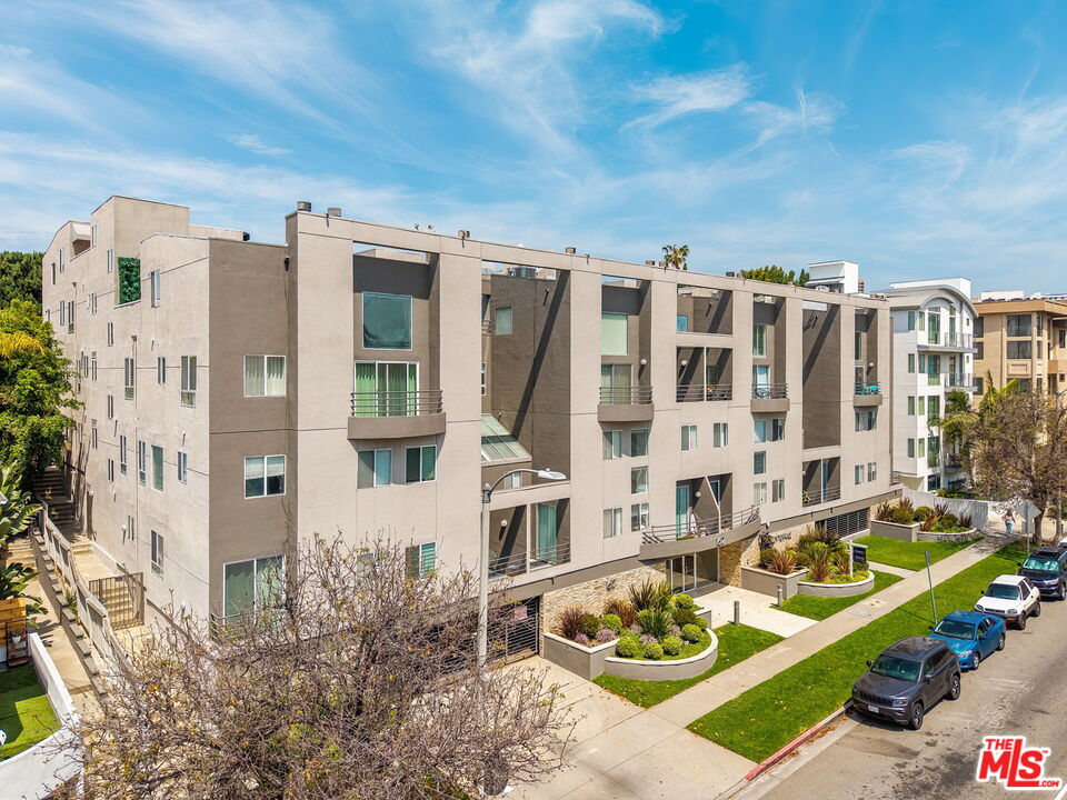 1617 S Beverly Glen Blvd Unit: 404