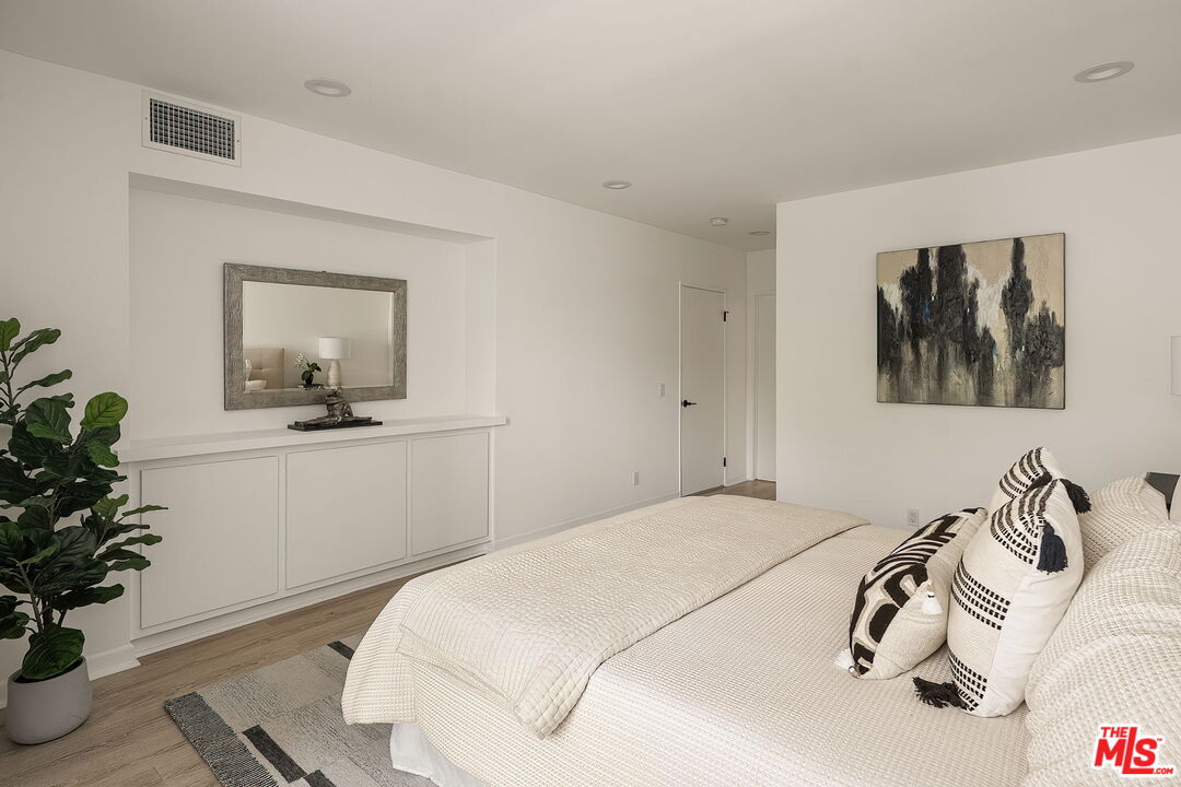 1617 S Beverly Glen Blvd Unit: 404