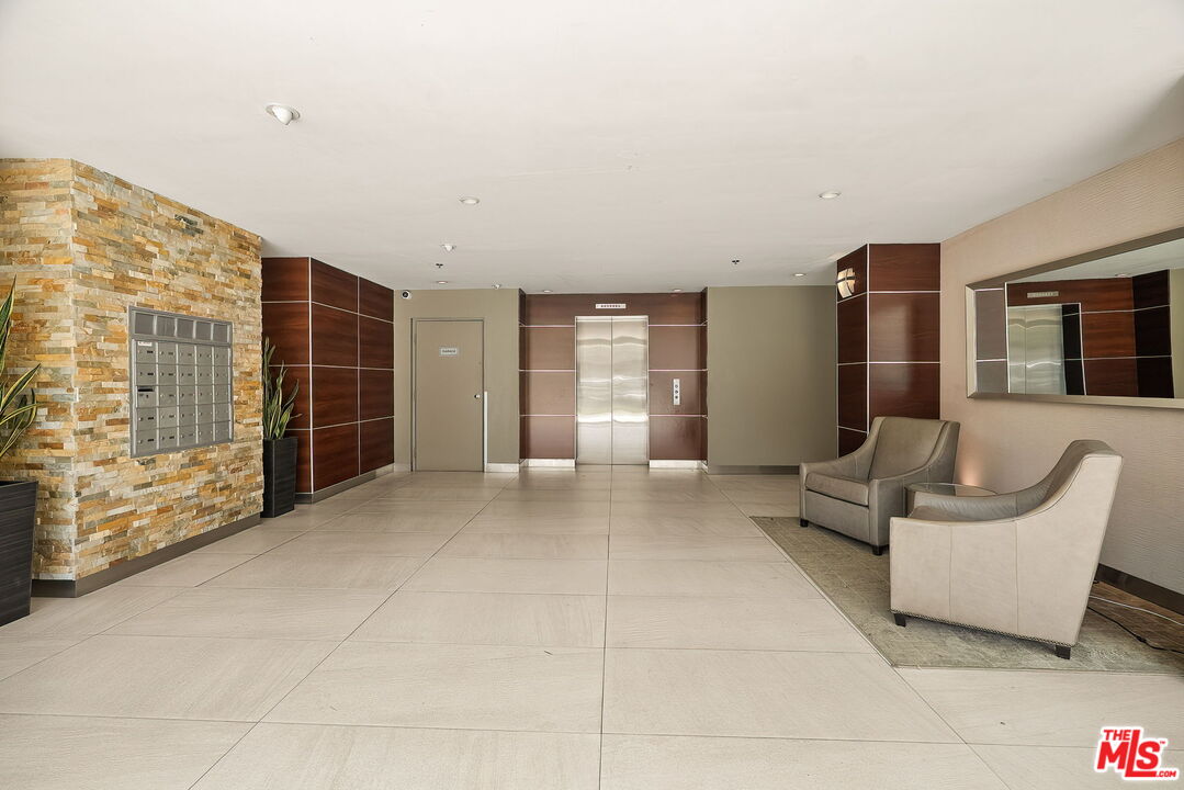 1617 S Beverly Glen Blvd Unit: 404