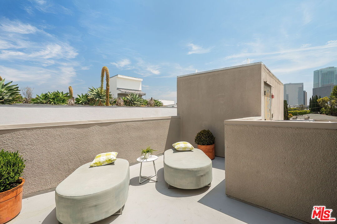 1617 S Beverly Glen Blvd Unit: 404