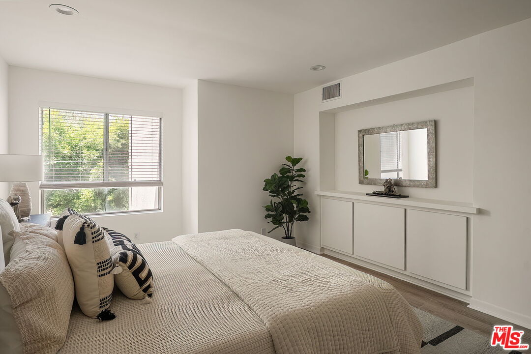 1617 S Beverly Glen Blvd Unit: 404