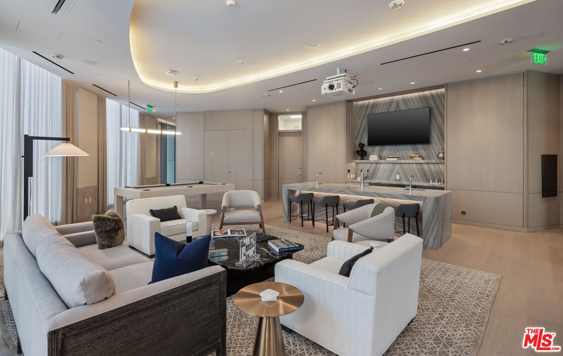 211 W Elm Ct Unit: 17B