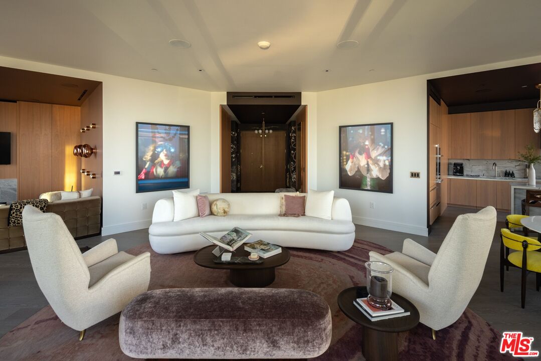211 W Elm Ct Unit: 17B