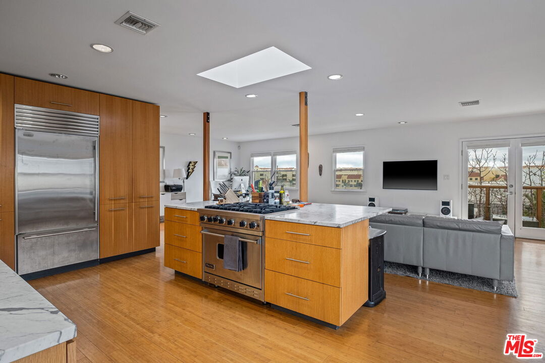 221 3rd Ave