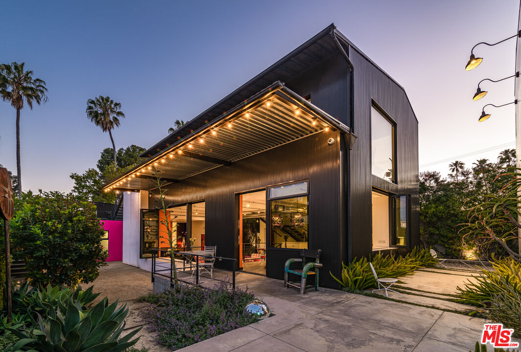 813 Palms