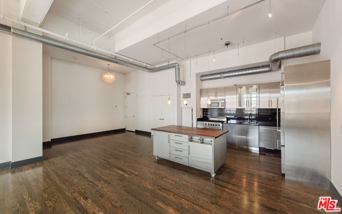 849 S Broadway Unit: 1210