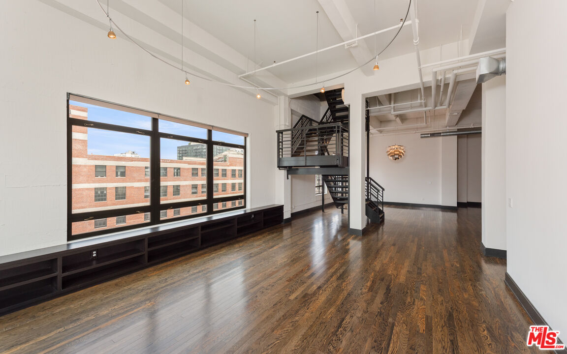 849 S Broadway Unit: 1210