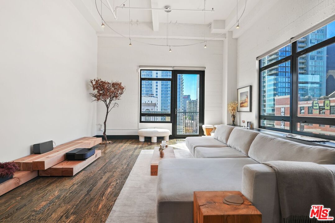 849 S Broadway Unit: 1210