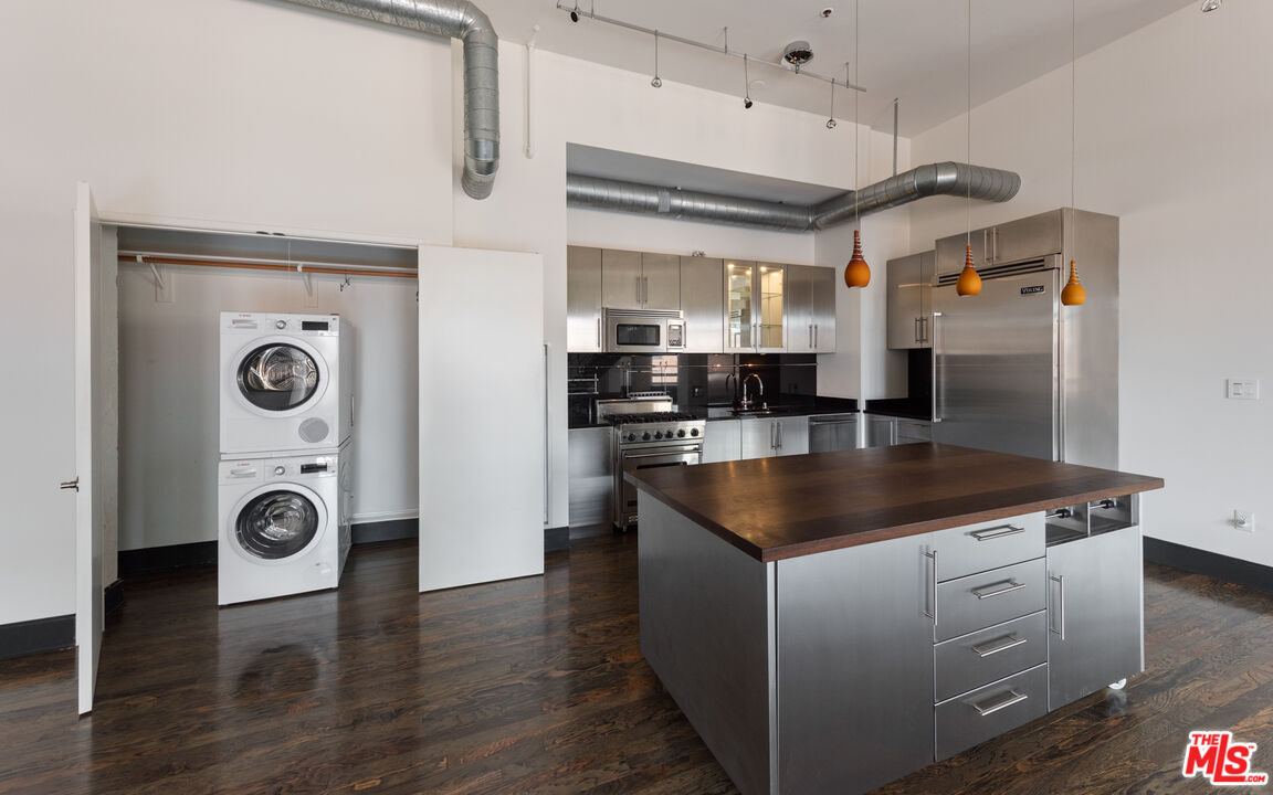 849 S Broadway Unit: 1210