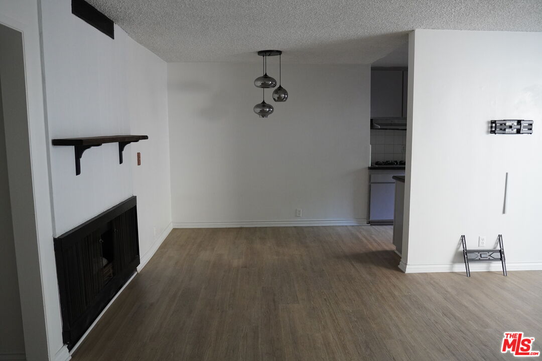 912 Hilldale Unit: 3