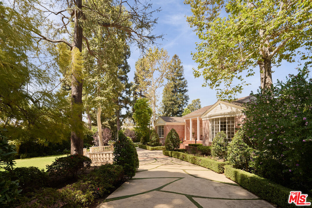 1001 N Crescent Dr