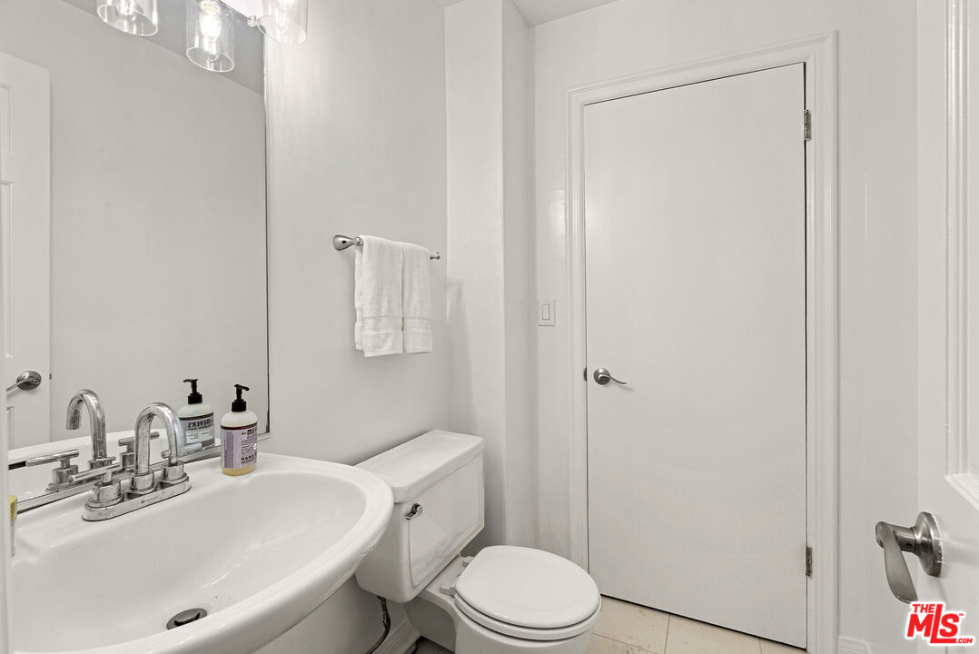 308 N Sycamore Unit: 102