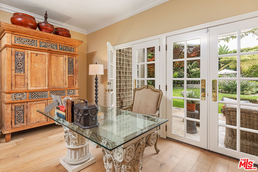 1185 Corsica Dr