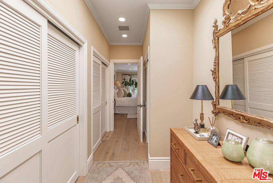 1185 Corsica Dr