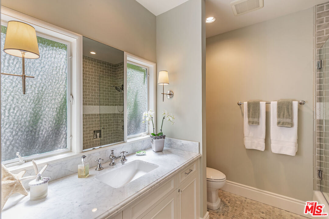 1185 Corsica Dr