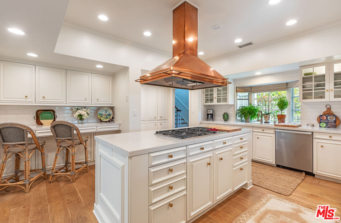 1185 Corsica Dr
