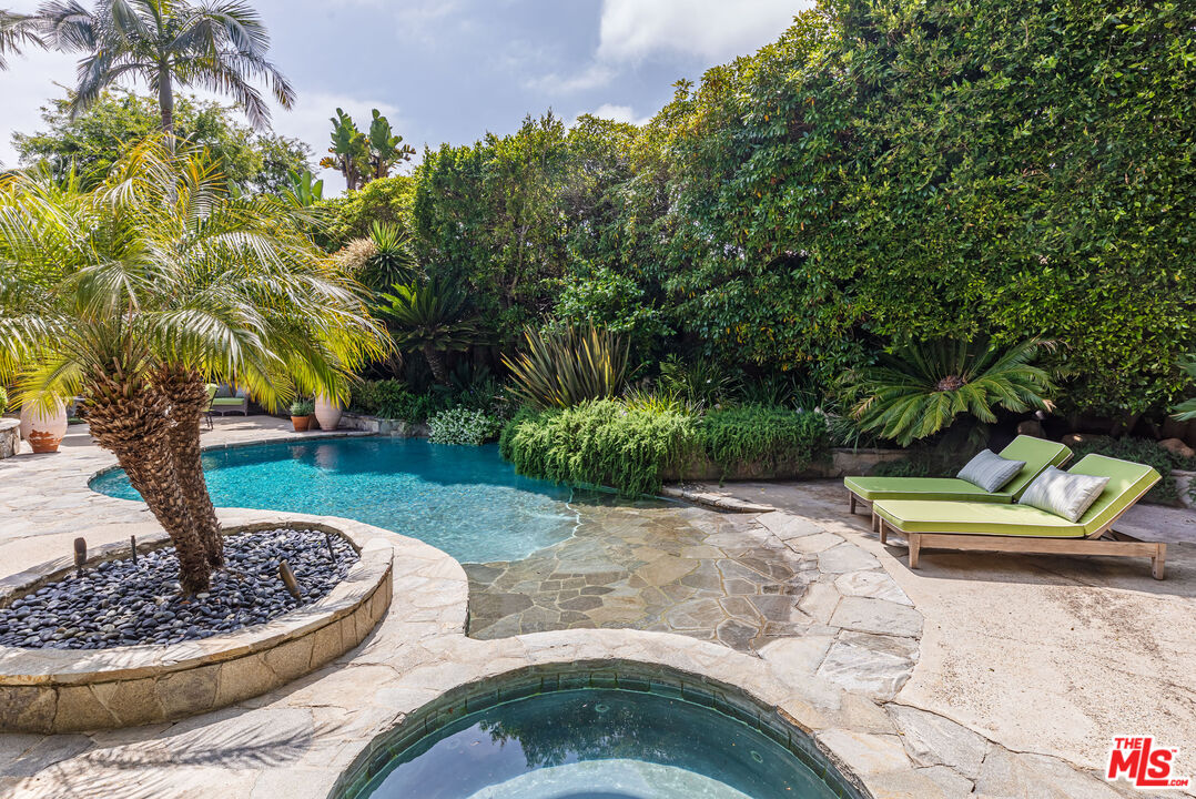 1185 Corsica Dr
