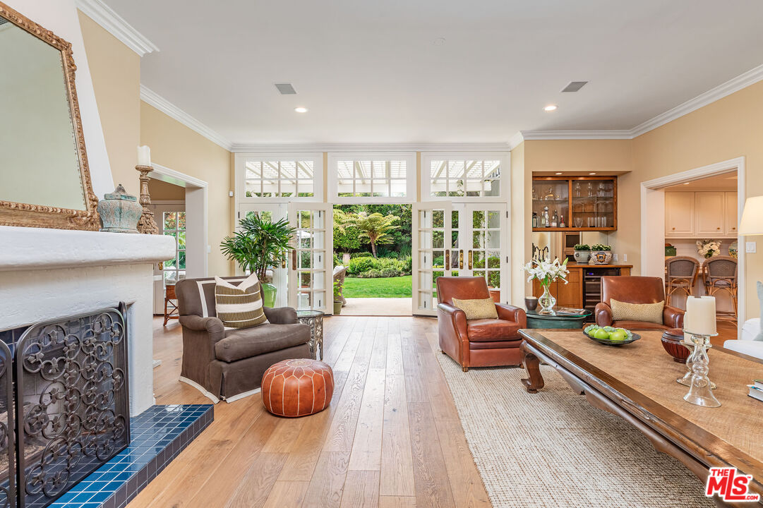 1185 Corsica Dr