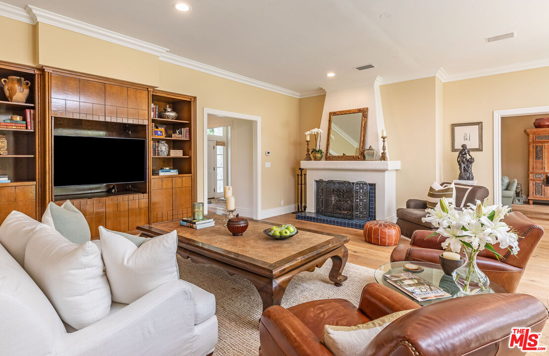 1185 Corsica Dr