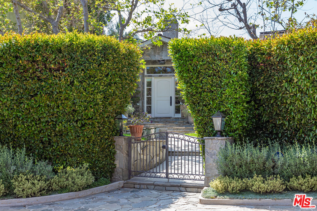 1185 Corsica Dr