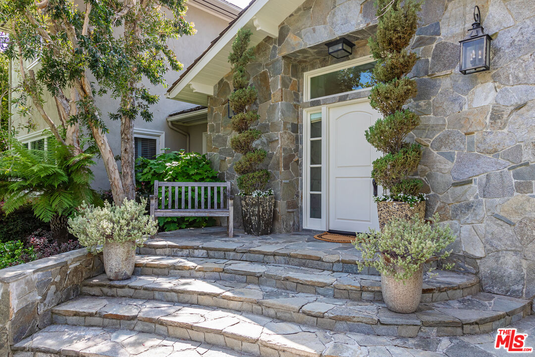 1185 Corsica Dr