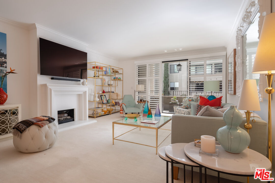 8455 Fountain Ave Unit: 518