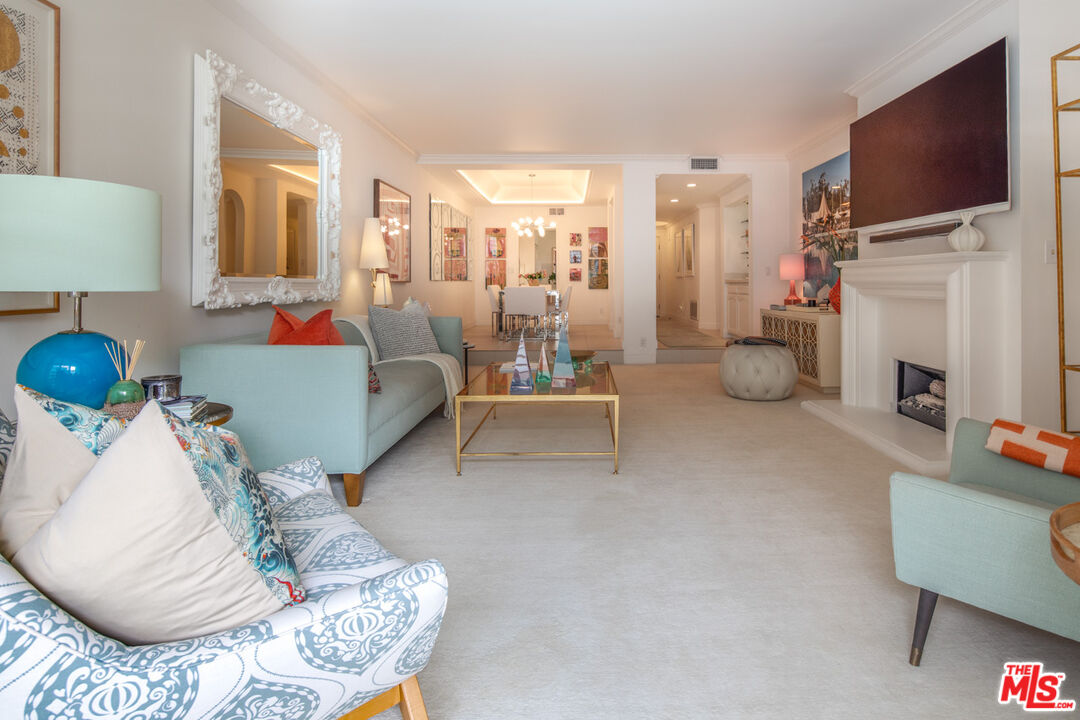 8455 Fountain Ave Unit: 518