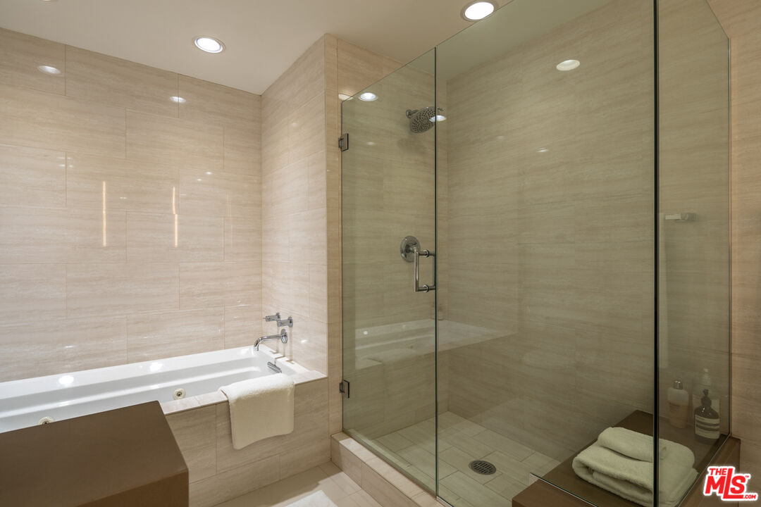 8455 Fountain Ave Unit: 518