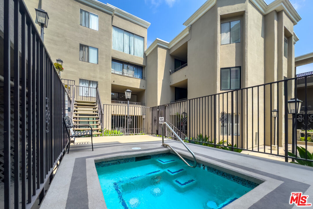 8455 Fountain Ave Unit: 518
