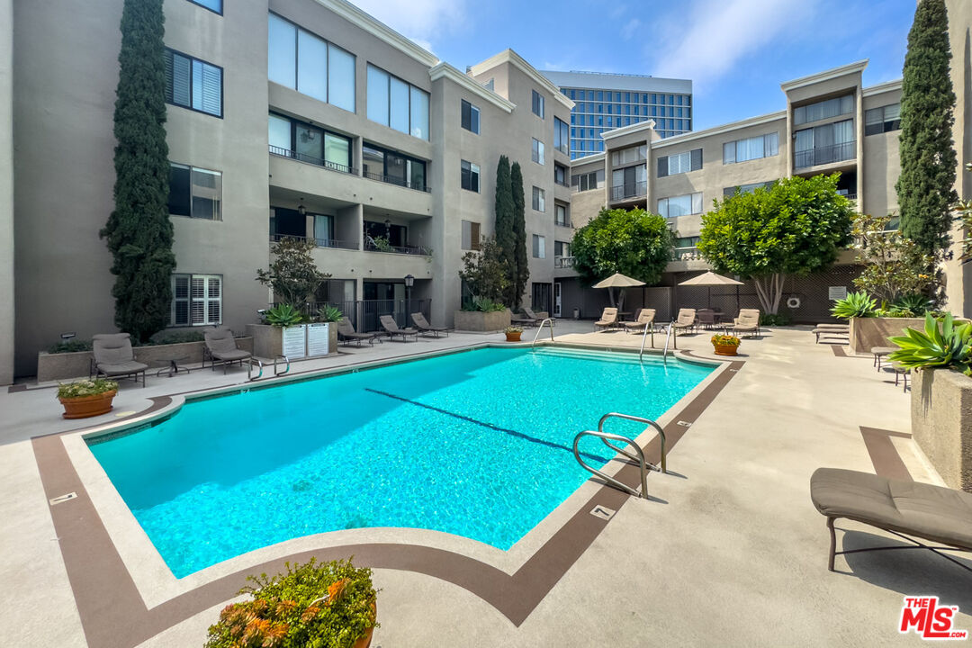 8455 Fountain Ave Unit: 518