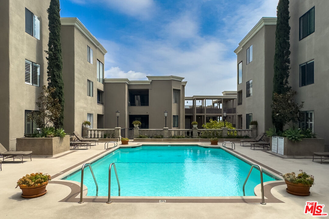 8455 Fountain Ave Unit: 518