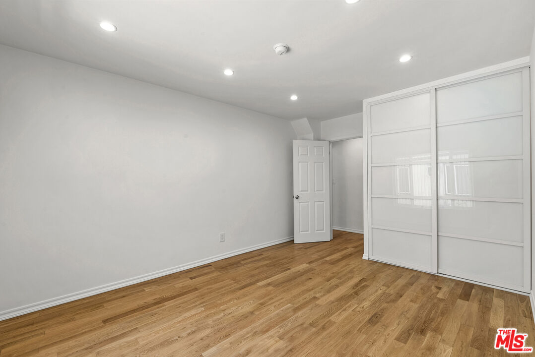 1233 N Harper Ave Unit: 6
