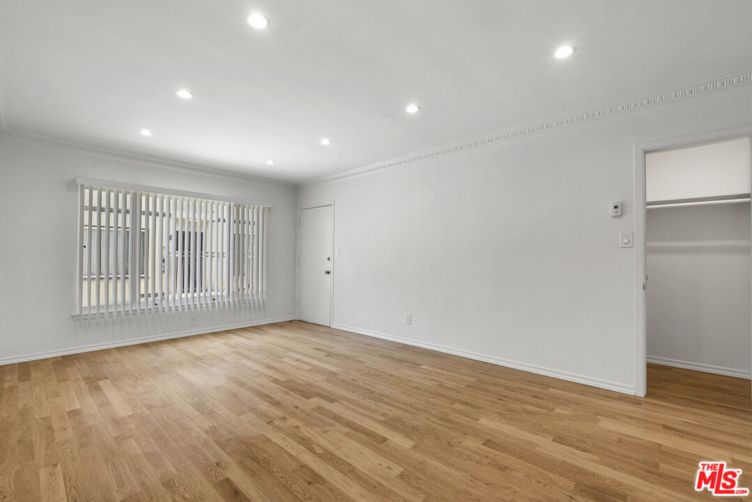 1233 N Harper Ave Unit: 6