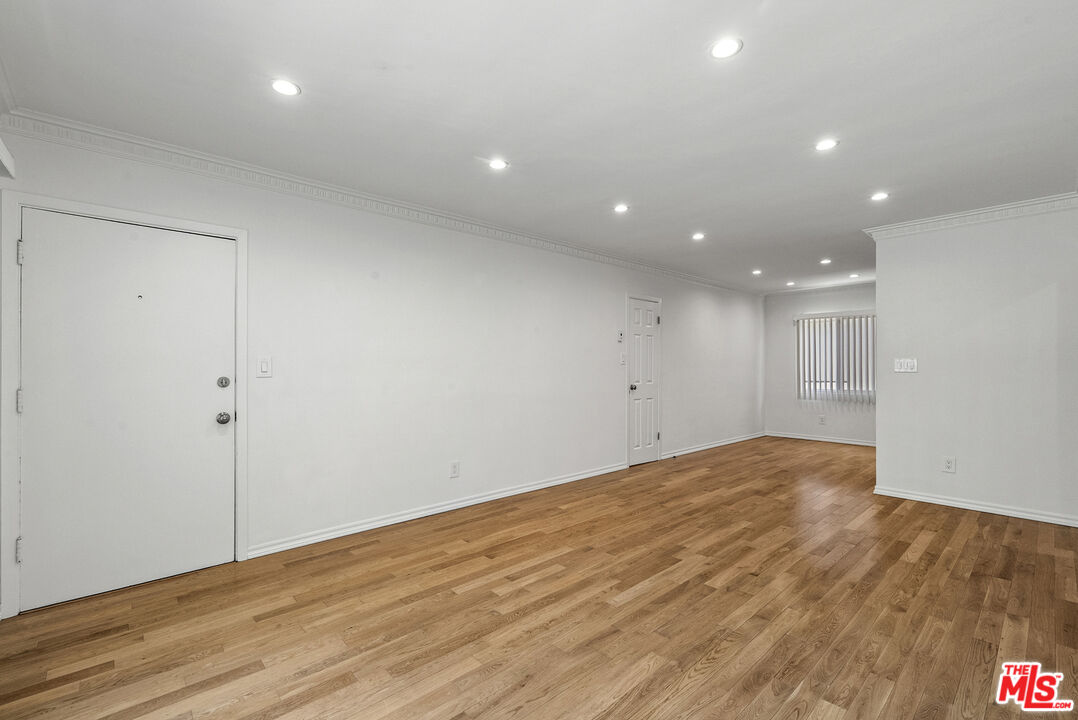 1233 N Harper Ave Unit: 6