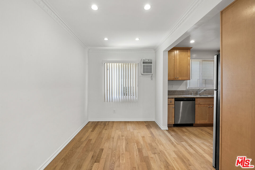 1233 N Harper Ave Unit: 6