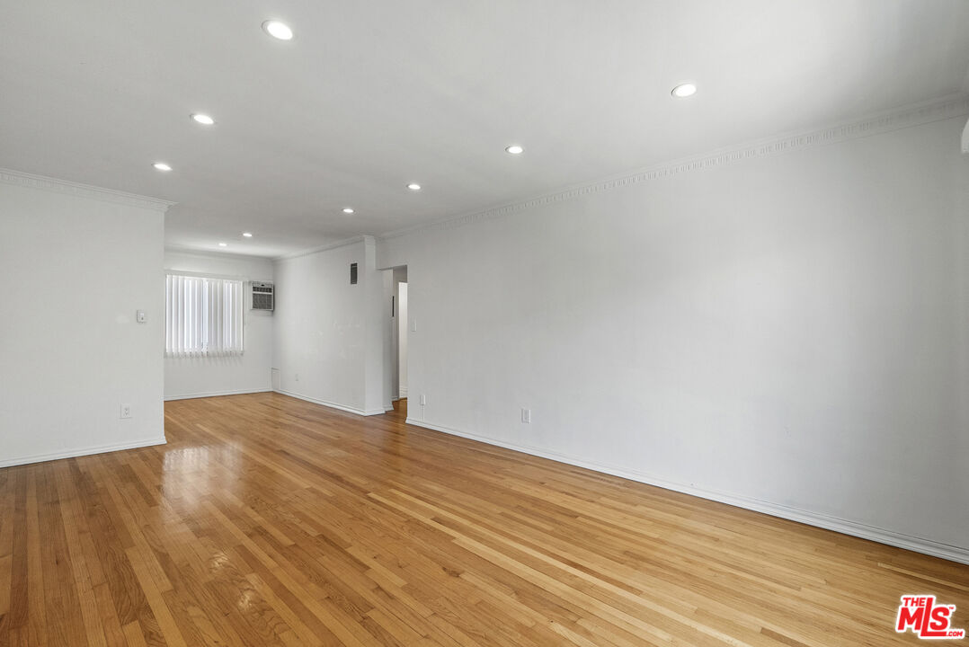 1235 N Harper Ave Unit: 25