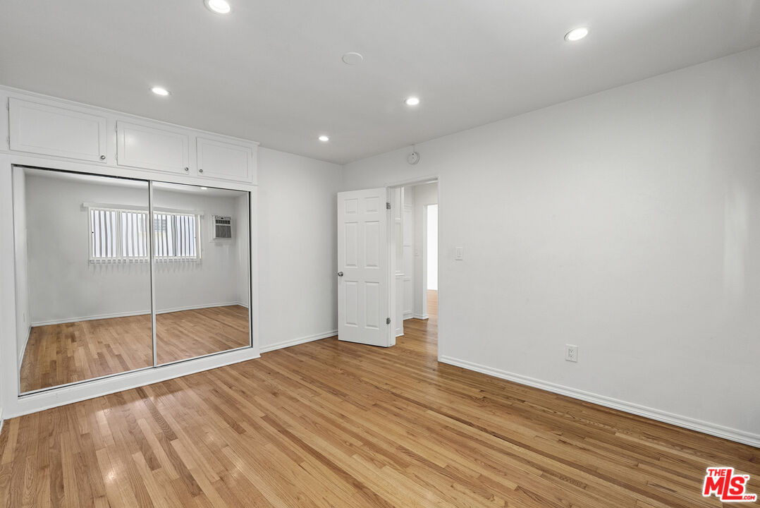 1235 N Harper Ave Unit: 25