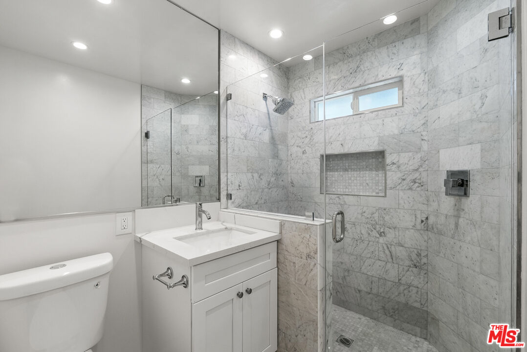1235 N Harper Ave Unit: 25