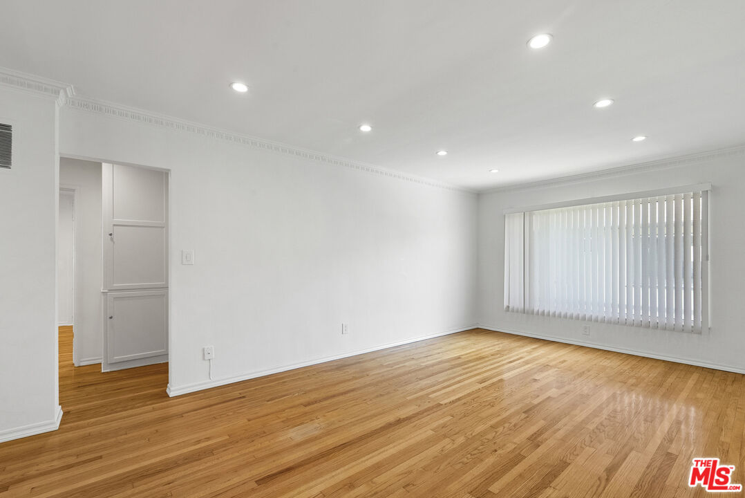 1235 N Harper Ave Unit: 25