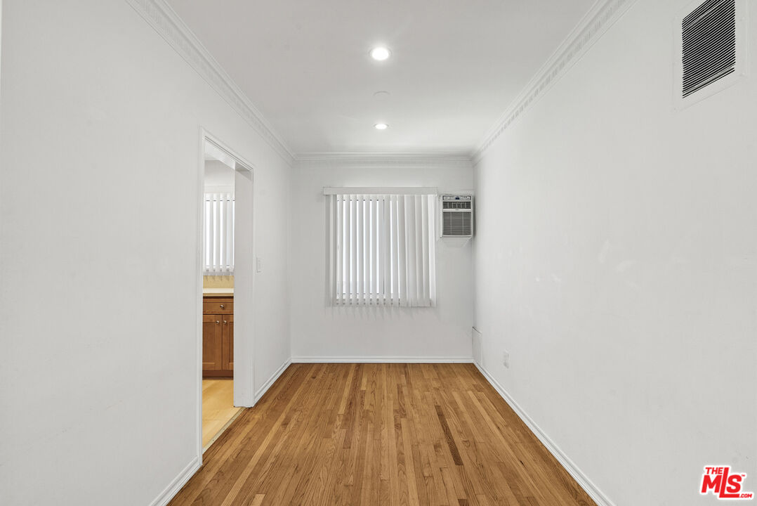 1235 N Harper Ave Unit: 25