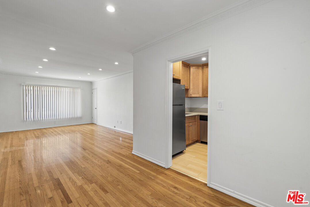 1235 N Harper Ave Unit: 25