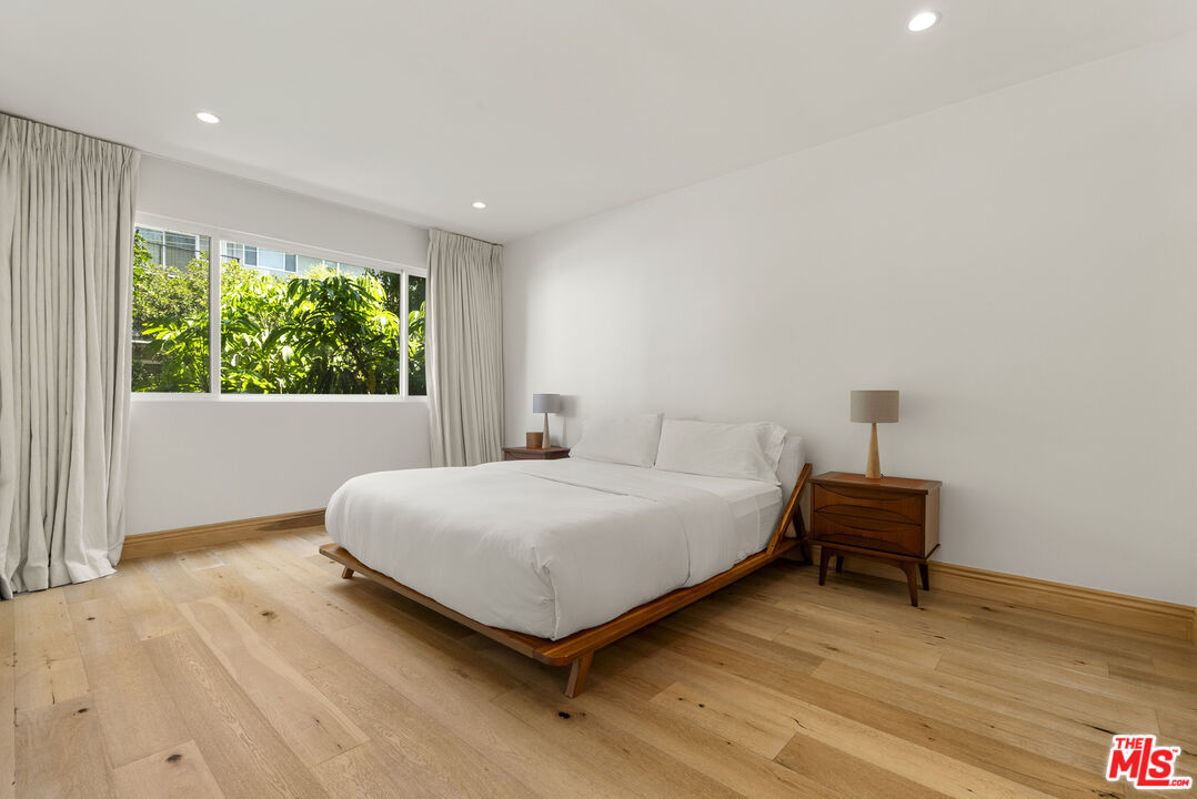9000 Cynthia St Unit: 207