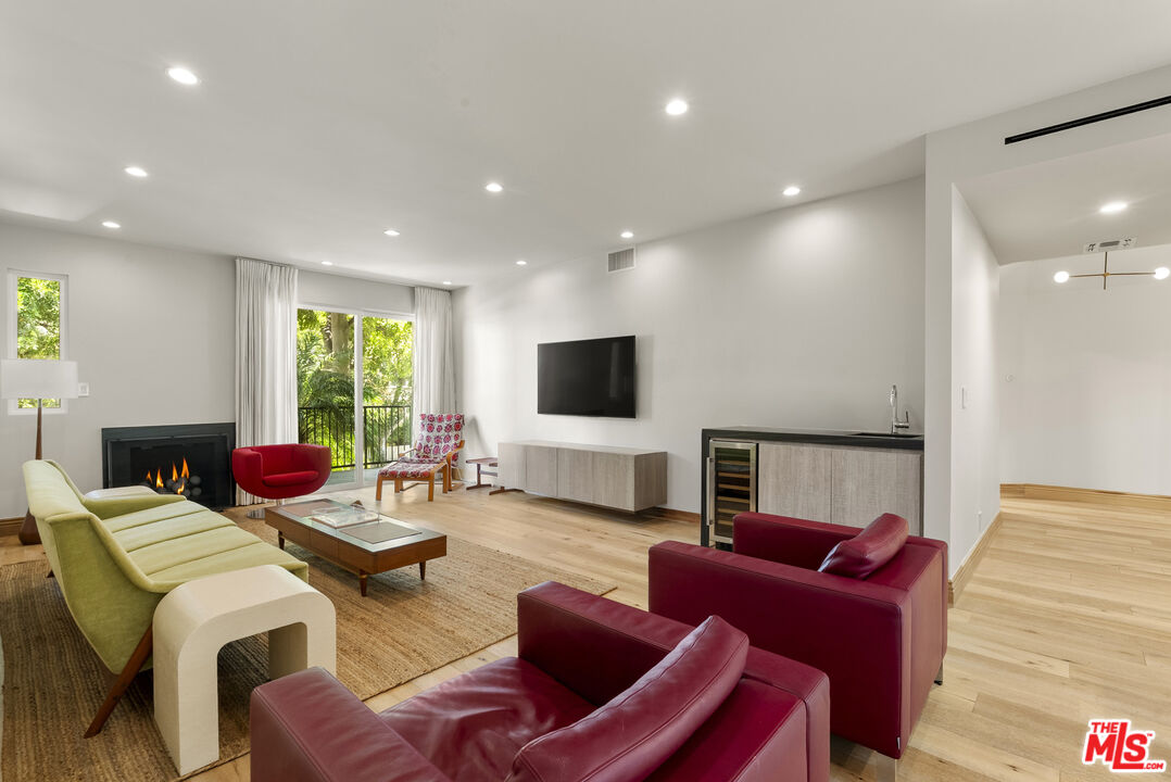 9000 Cynthia St Unit: 207