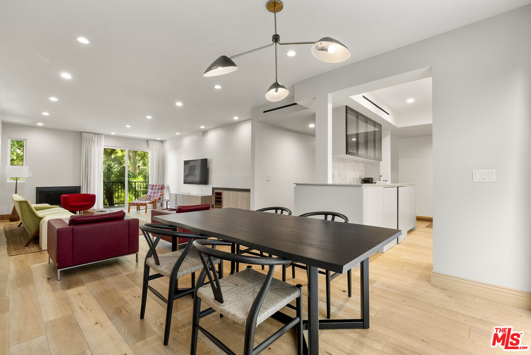 9000 Cynthia St Unit: 207