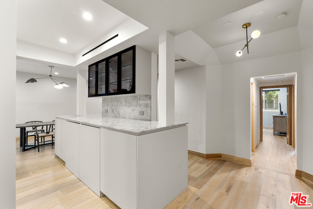 9000 Cynthia St Unit: 207