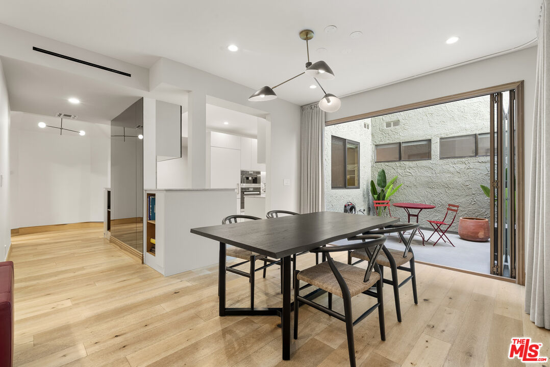 9000 Cynthia St Unit: 207