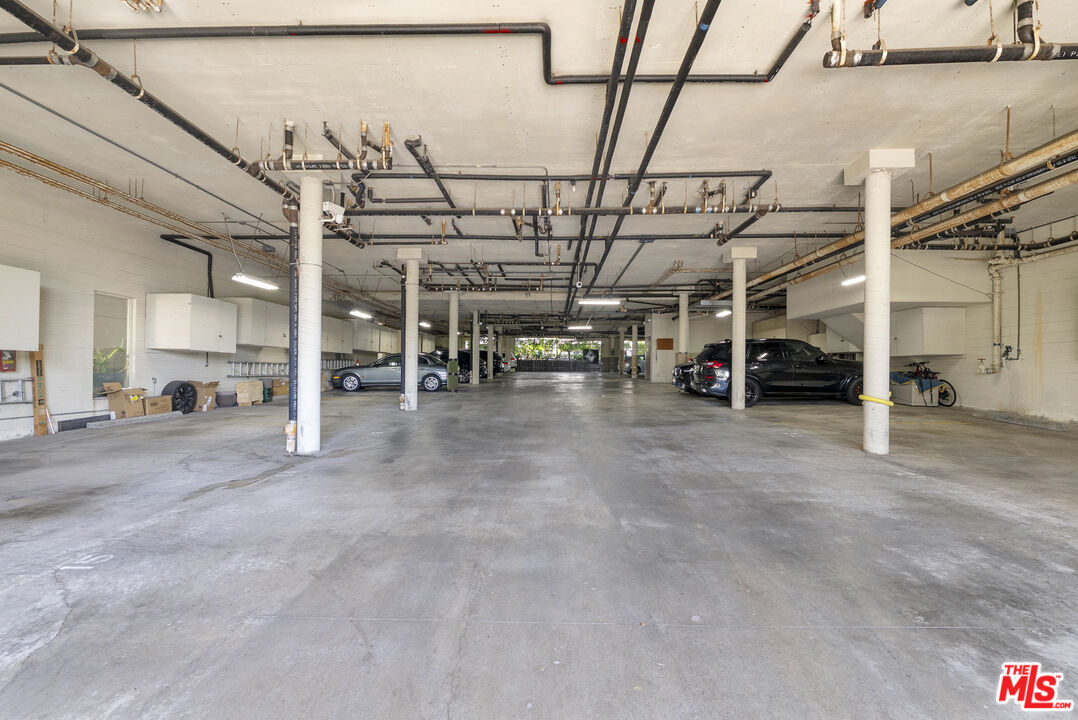 9000 Cynthia St Unit: 207