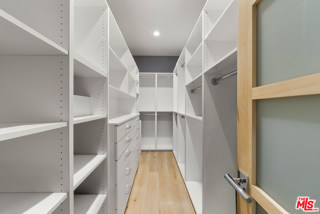 9000 Cynthia St Unit: 207