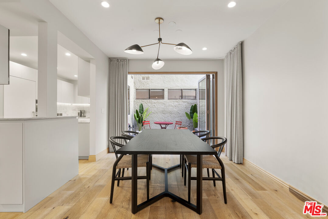 9000 Cynthia St Unit: 207